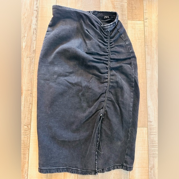 Zara Dresses & Skirts - Zara Denim Stretch Faded Gray/Black Ruched Skirt